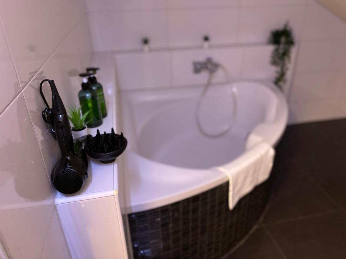 Deluxe Business Suite Mit Netflix Premium & Parkplatz, Zentral Zu Audi & Schwarz Gruppe With 2 Bedrooms Bad Friedrichshall Exteriér fotografie