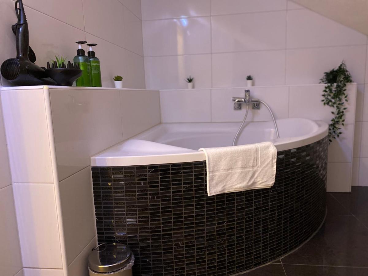 Deluxe Business Suite Mit Netflix Premium & Parkplatz, Zentral Zu Audi & Schwarz Gruppe With 2 Bedrooms Bad Friedrichshall Exteriér fotografie